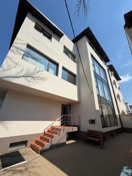 Titulescu, adiacent, cladire multifunctionala 600 mp, 13 camere.